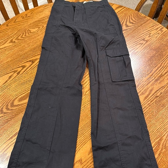 Abercrombie women’s high waisted cargos in black size 24 - Picture 1 of 3
